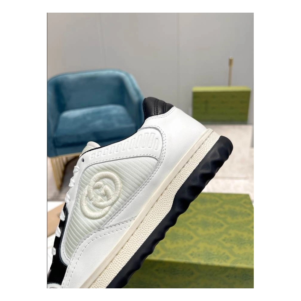 FashionStatement,GUCCI,IconicStyle,ItalianCraftsmanship,LuxuryFootwear,SNEAKER