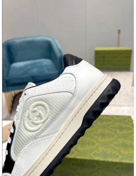 FashionStatement,GUCCI,IconicStyle,ItalianCraftsmanship,LuxuryFootwear,SNEAKER