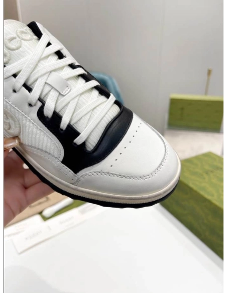 FashionStatement,GUCCI,IconicStyle,ItalianCraftsmanship,LuxuryFootwear,SNEAKER