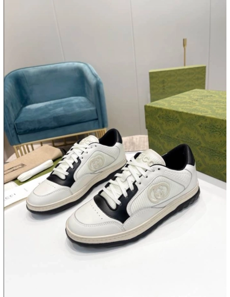 FashionStatement,GUCCI,IconicStyle,ItalianCraftsmanship,LuxuryFootwear,SNEAKER