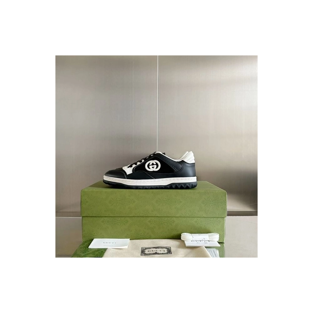 FashionStatement,GUCCI,IconicStyle,ItalianCraftsmanship,LuxuryFootwear,SNEAKER