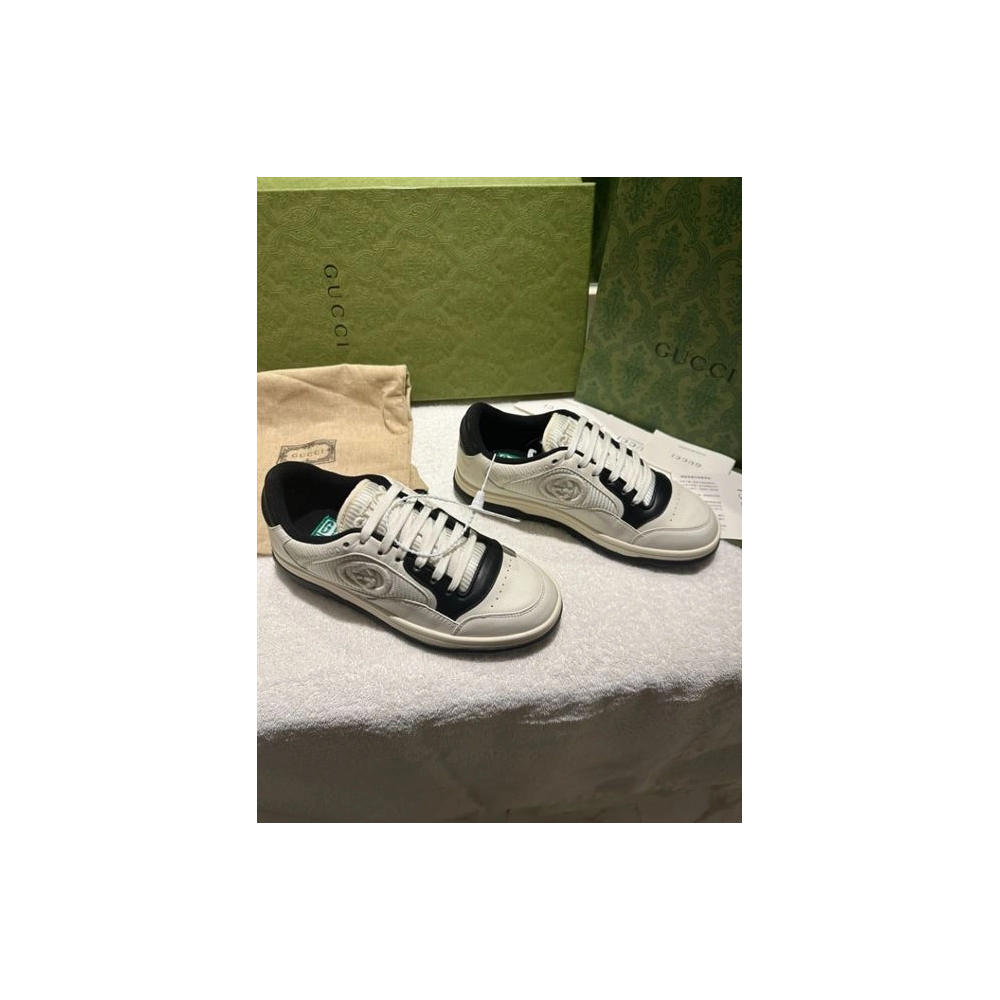 FashionStatement,GUCCI,IconicStyle,ItalianCraftsmanship,LuxuryFootwear,SNEAKER