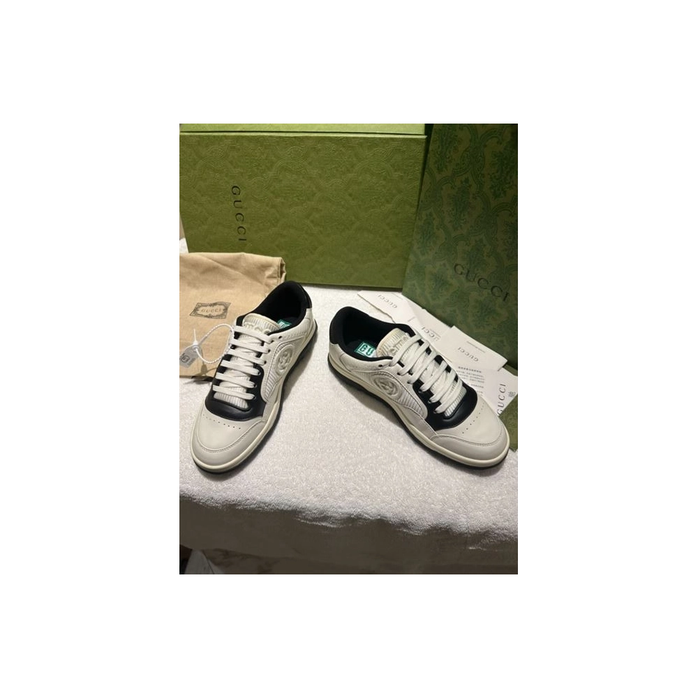 FashionStatement,GUCCI,IconicStyle,ItalianCraftsmanship,LuxuryFootwear,SNEAKER