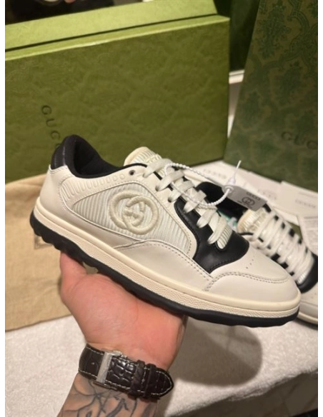 FashionStatement,GUCCI,IconicStyle,ItalianCraftsmanship,LuxuryFootwear,SNEAKER