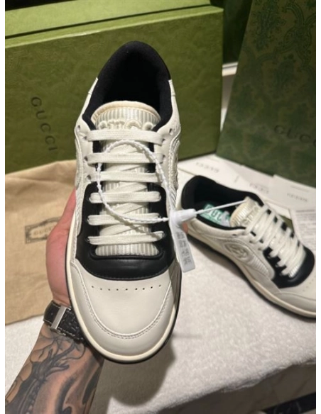 FashionStatement,GUCCI,IconicStyle,ItalianCraftsmanship,LuxuryFootwear,SNEAKER