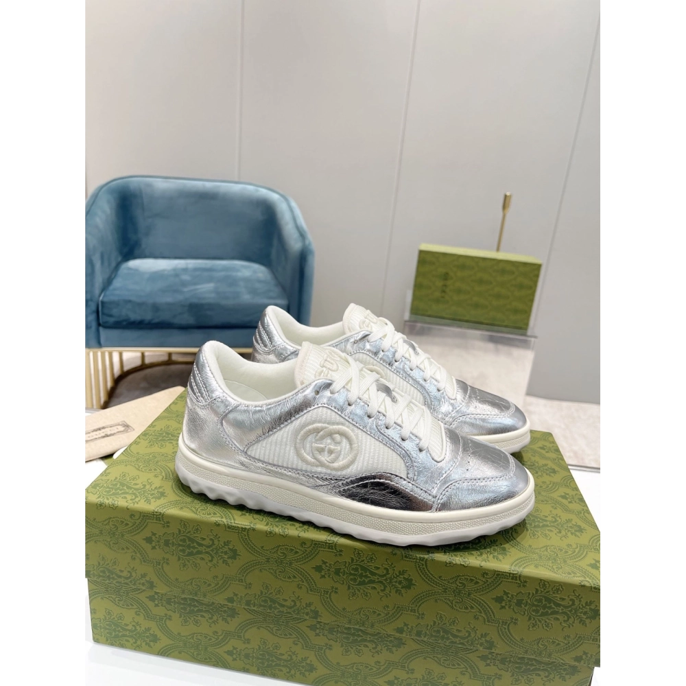 FashionStatement,GUCCI,IconicStyle,ItalianCraftsmanship,LuxuryFootwear,SNEAKER