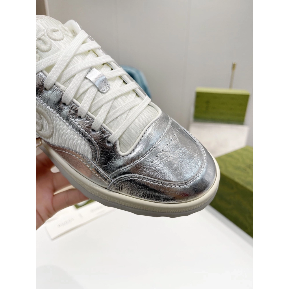 FashionStatement,GUCCI,IconicStyle,ItalianCraftsmanship,LuxuryFootwear,SNEAKER