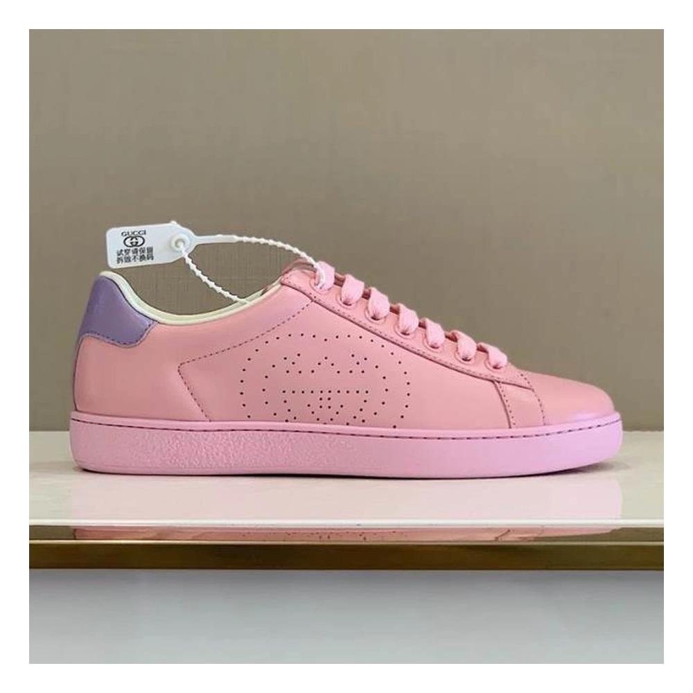 FashionStatement,GUCCI,IconicStyle,ItalianCraftsmanship,LuxuryFootwear,SNEAKER