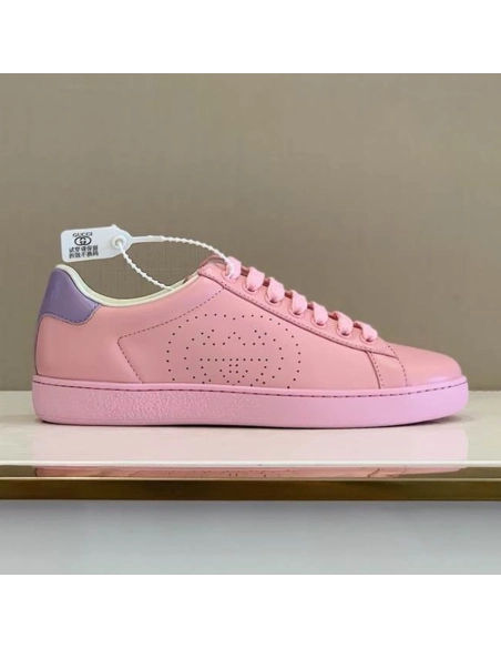 FashionStatement,GUCCI,IconicStyle,ItalianCraftsmanship,LuxuryFootwear,SNEAKER