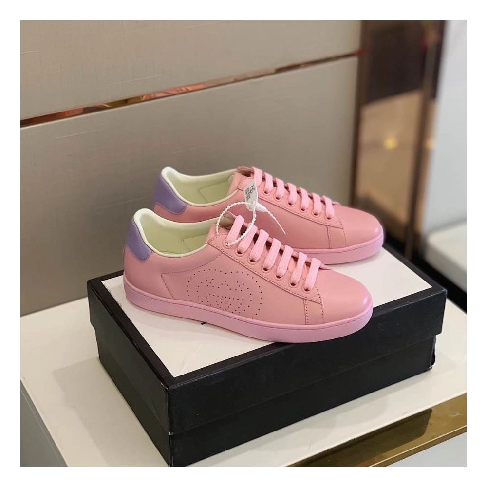 FashionStatement,GUCCI,IconicStyle,ItalianCraftsmanship,LuxuryFootwear,SNEAKER