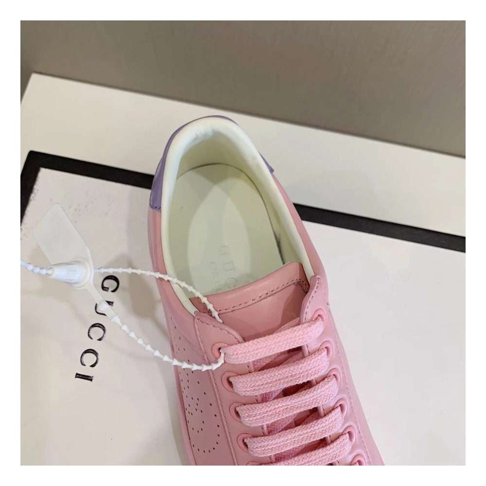 FashionStatement,GUCCI,IconicStyle,ItalianCraftsmanship,LuxuryFootwear,SNEAKER