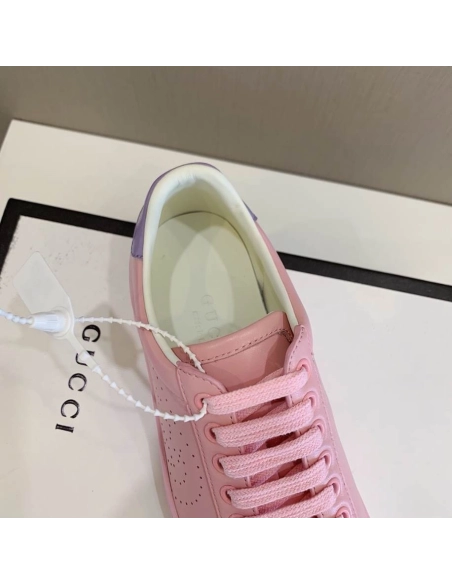 FashionStatement,GUCCI,IconicStyle,ItalianCraftsmanship,LuxuryFootwear,SNEAKER