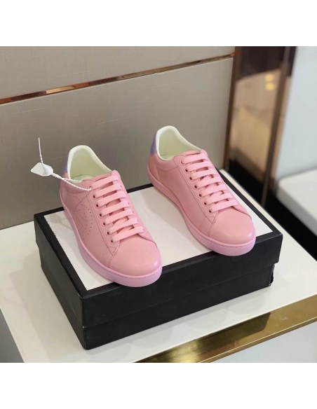 FashionStatement,GUCCI,IconicStyle,ItalianCraftsmanship,LuxuryFootwear,SNEAKER