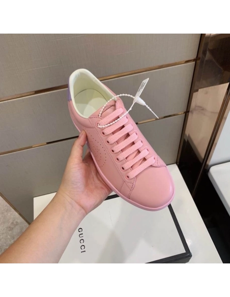 FashionStatement,GUCCI,IconicStyle,ItalianCraftsmanship,LuxuryFootwear,SNEAKER