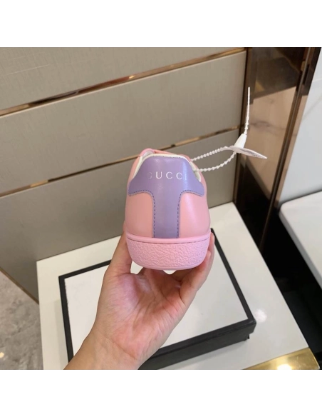 FashionStatement,GUCCI,IconicStyle,ItalianCraftsmanship,LuxuryFootwear,SNEAKER