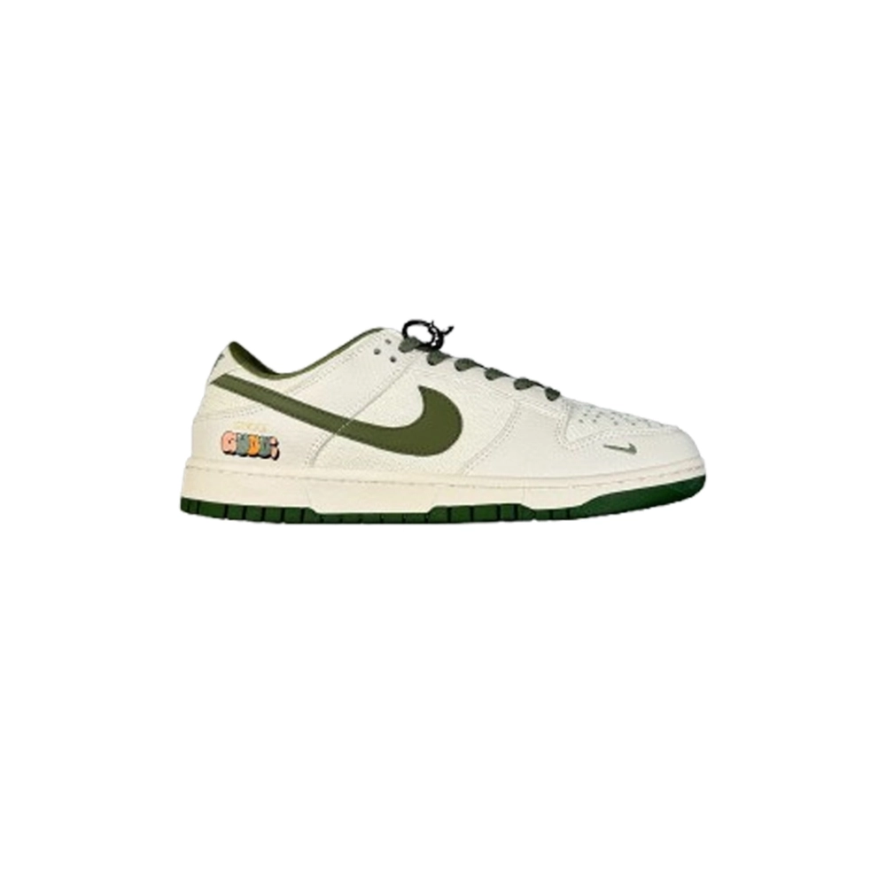 FashionStatement,GUCCI,IconicStyle,ItalianCraftsmanship,LuxuryFootwear,SNEAKER