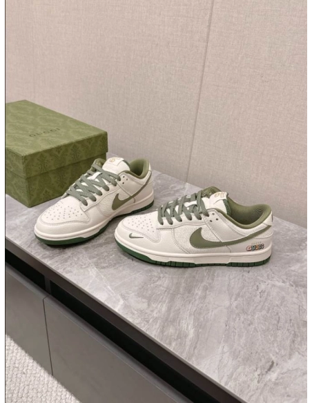 FashionStatement,GUCCI,IconicStyle,ItalianCraftsmanship,LuxuryFootwear,SNEAKER