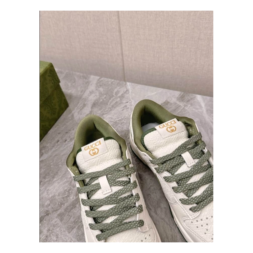 FashionStatement,GUCCI,IconicStyle,ItalianCraftsmanship,LuxuryFootwear,SNEAKER