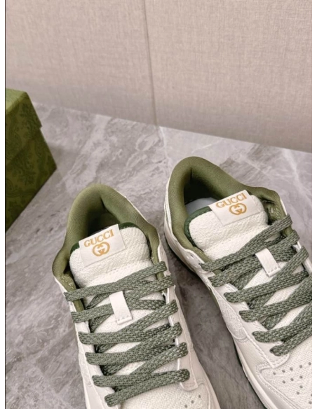 FashionStatement,GUCCI,IconicStyle,ItalianCraftsmanship,LuxuryFootwear,SNEAKER