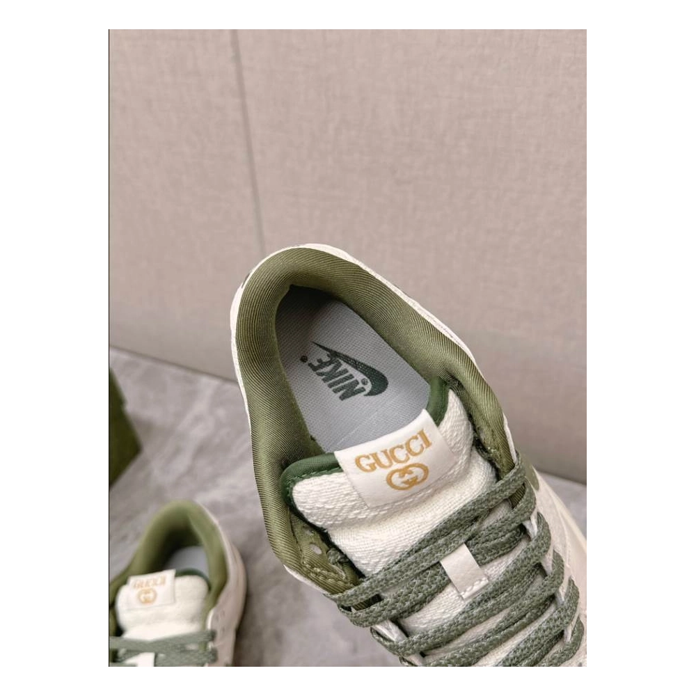 FashionStatement,GUCCI,IconicStyle,ItalianCraftsmanship,LuxuryFootwear,SNEAKER