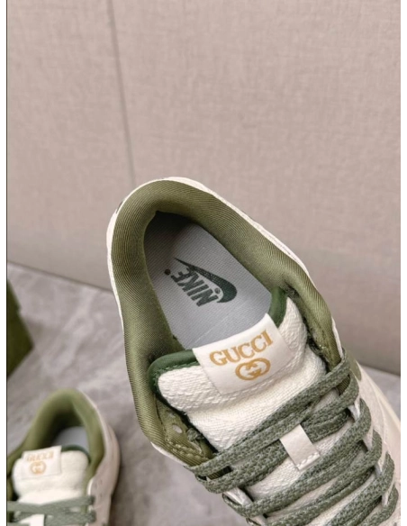 FashionStatement,GUCCI,IconicStyle,ItalianCraftsmanship,LuxuryFootwear,SNEAKER