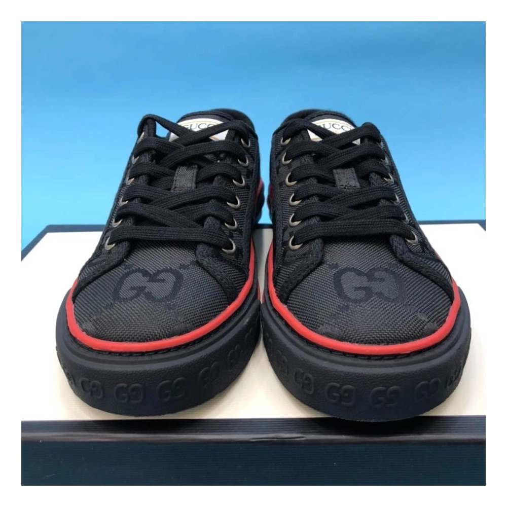 FashionStatement,GUCCI,IconicStyle,ItalianCraftsmanship,LuxuryFootwear,SNEAKER