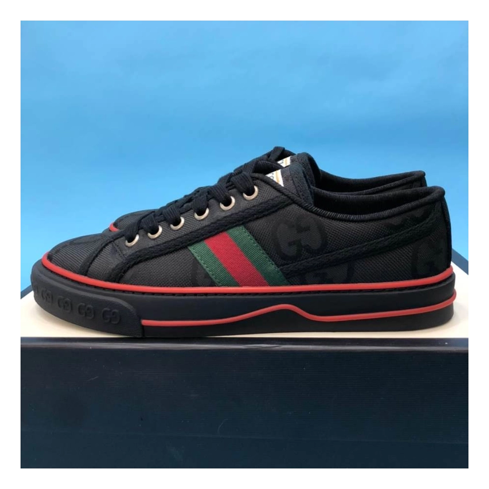FashionStatement,GUCCI,IconicStyle,ItalianCraftsmanship,LuxuryFootwear,SNEAKER