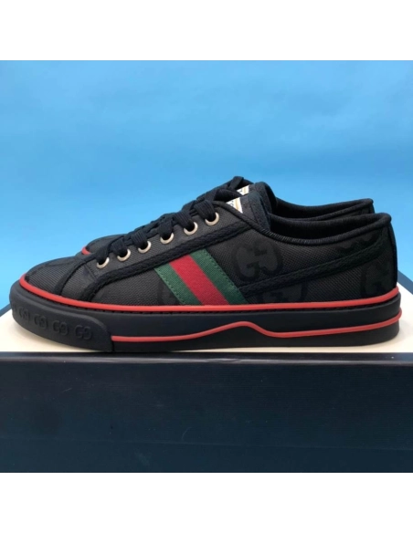 FashionStatement,GUCCI,IconicStyle,ItalianCraftsmanship,LuxuryFootwear,SNEAKER