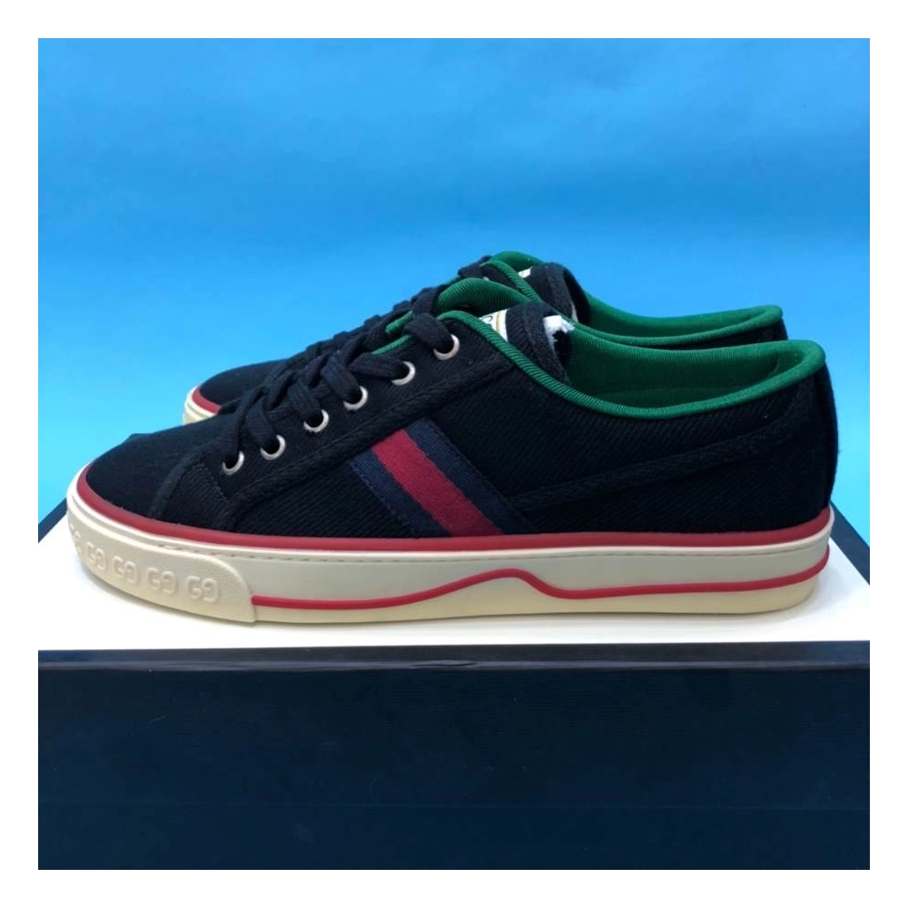FashionStatement,GUCCI,IconicStyle,ItalianCraftsmanship,LuxuryFootwear,SNEAKER