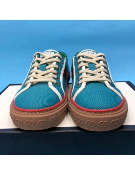 FashionStatement,GUCCI,IconicStyle,ItalianCraftsmanship,LuxuryFootwear,SNEAKER