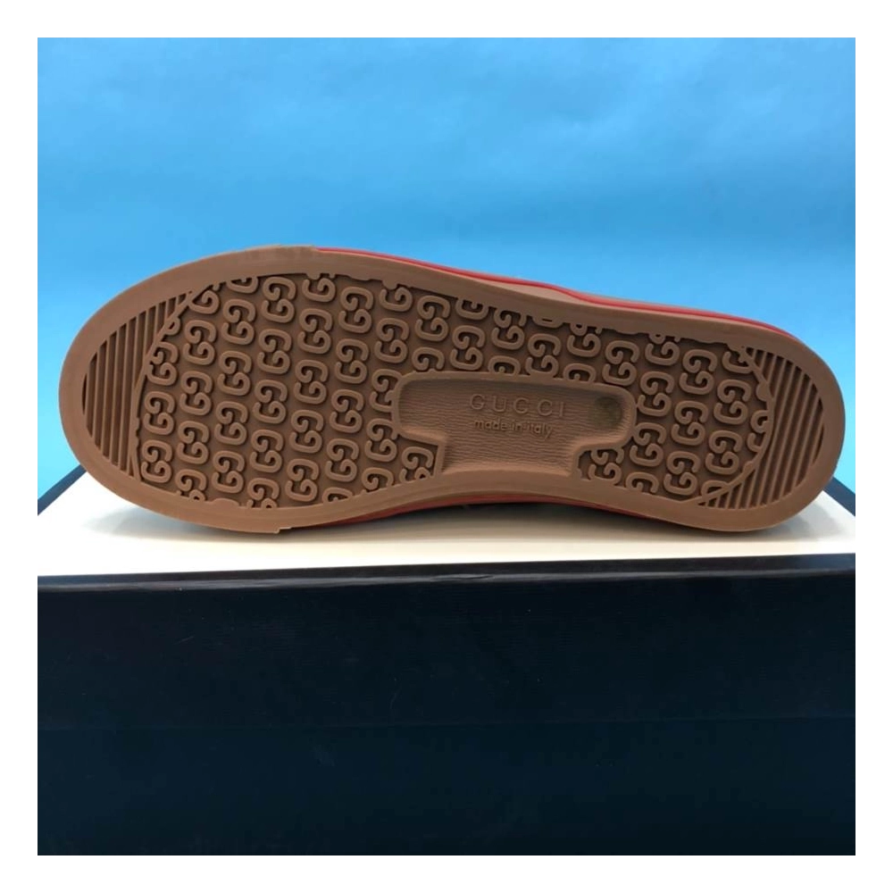 FashionStatement,GUCCI,IconicStyle,ItalianCraftsmanship,LuxuryFootwear,SNEAKER