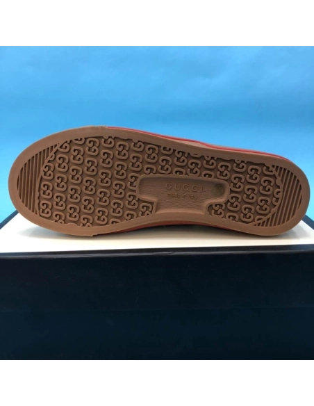 FashionStatement,GUCCI,IconicStyle,ItalianCraftsmanship,LuxuryFootwear,SNEAKER
