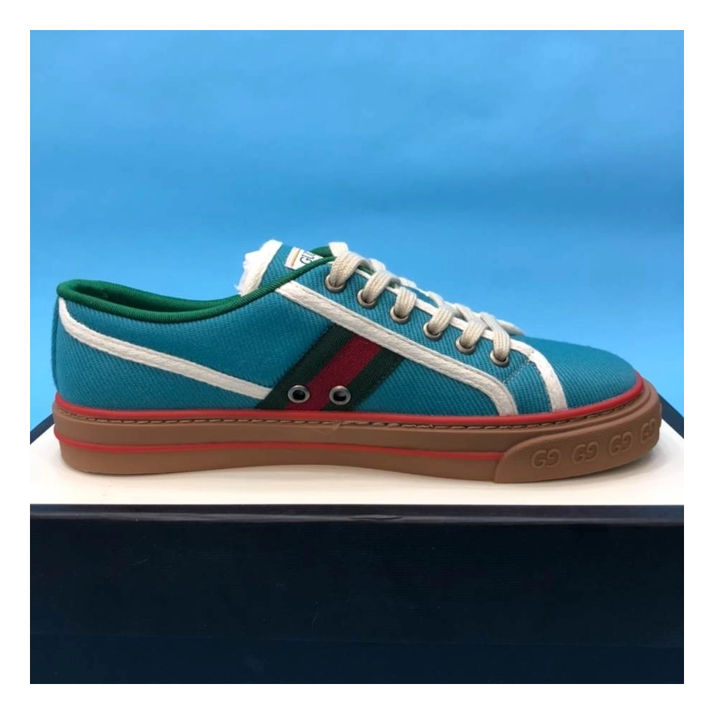 FashionStatement,GUCCI,IconicStyle,ItalianCraftsmanship,LuxuryFootwear,SNEAKER