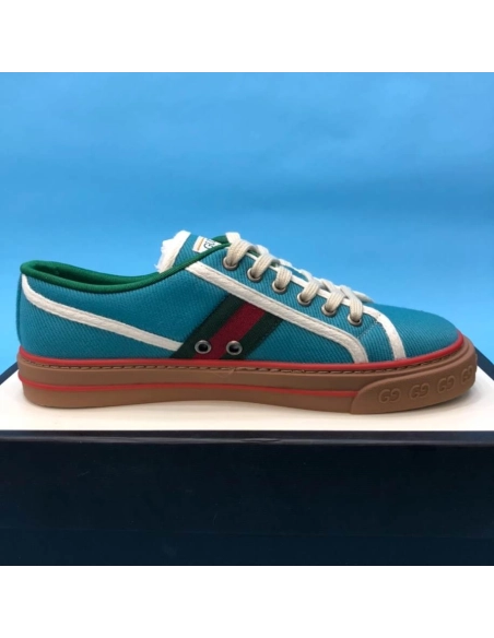FashionStatement,GUCCI,IconicStyle,ItalianCraftsmanship,LuxuryFootwear,SNEAKER