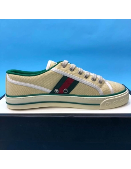 FashionStatement,GUCCI,IconicStyle,ItalianCraftsmanship,LuxuryFootwear,SNEAKER