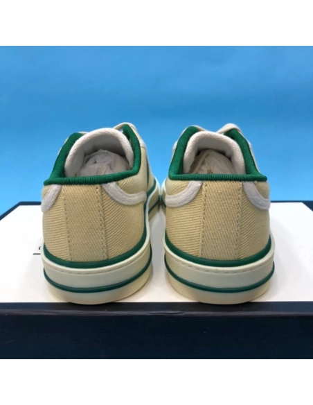 FashionStatement,GUCCI,IconicStyle,ItalianCraftsmanship,LuxuryFootwear,SNEAKER