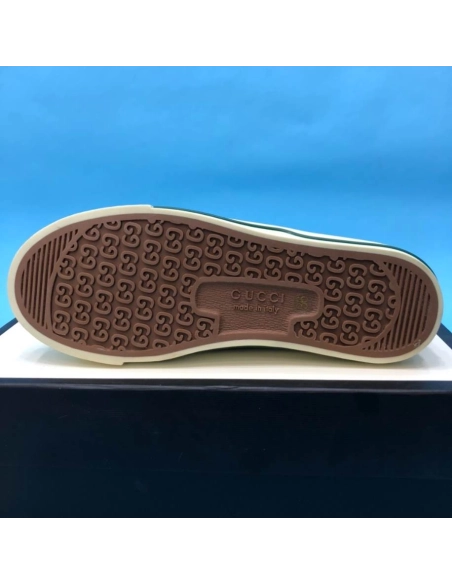 FashionStatement,GUCCI,IconicStyle,ItalianCraftsmanship,LuxuryFootwear,SNEAKER