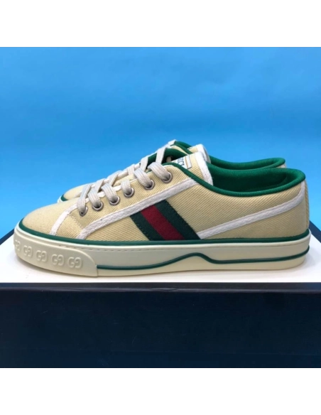 FashionStatement,GUCCI,IconicStyle,ItalianCraftsmanship,LuxuryFootwear,SNEAKER
