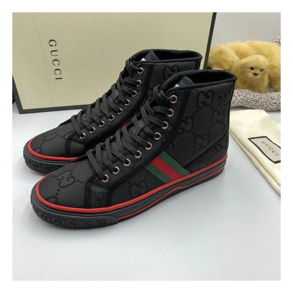 FashionStatement,GUCCI,IconicStyle,ItalianCraftsmanship,LuxuryFootwear,SNEAKER