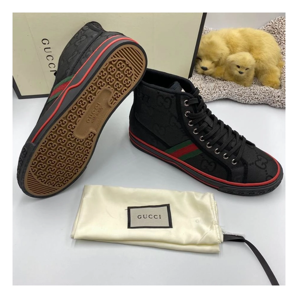 FashionStatement,GUCCI,IconicStyle,ItalianCraftsmanship,LuxuryFootwear,SNEAKER