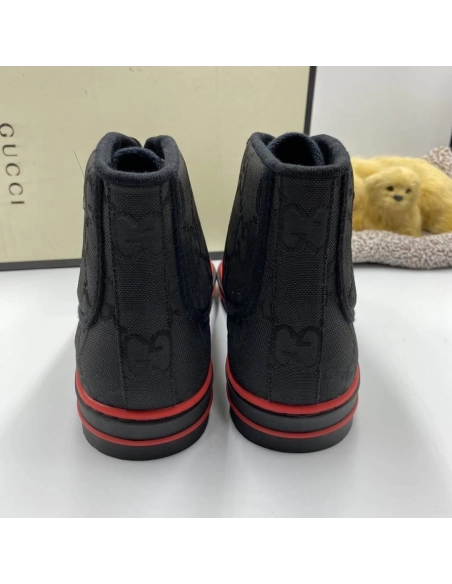 FashionStatement,GUCCI,IconicStyle,ItalianCraftsmanship,LuxuryFootwear,SNEAKER