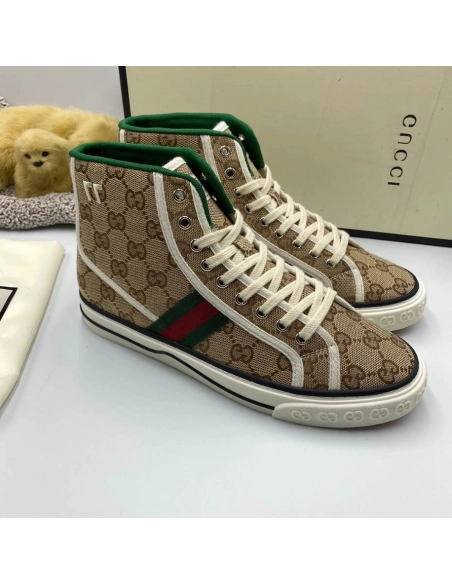 FashionStatement,GUCCI,IconicStyle,ItalianCraftsmanship,LuxuryFootwear,SNEAKER