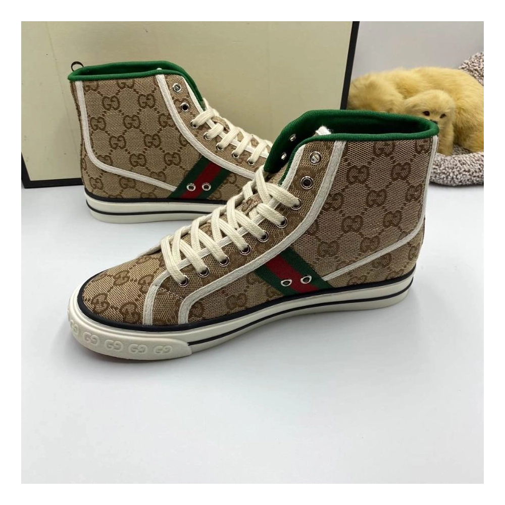 FashionStatement,GUCCI,IconicStyle,ItalianCraftsmanship,LuxuryFootwear,SNEAKER