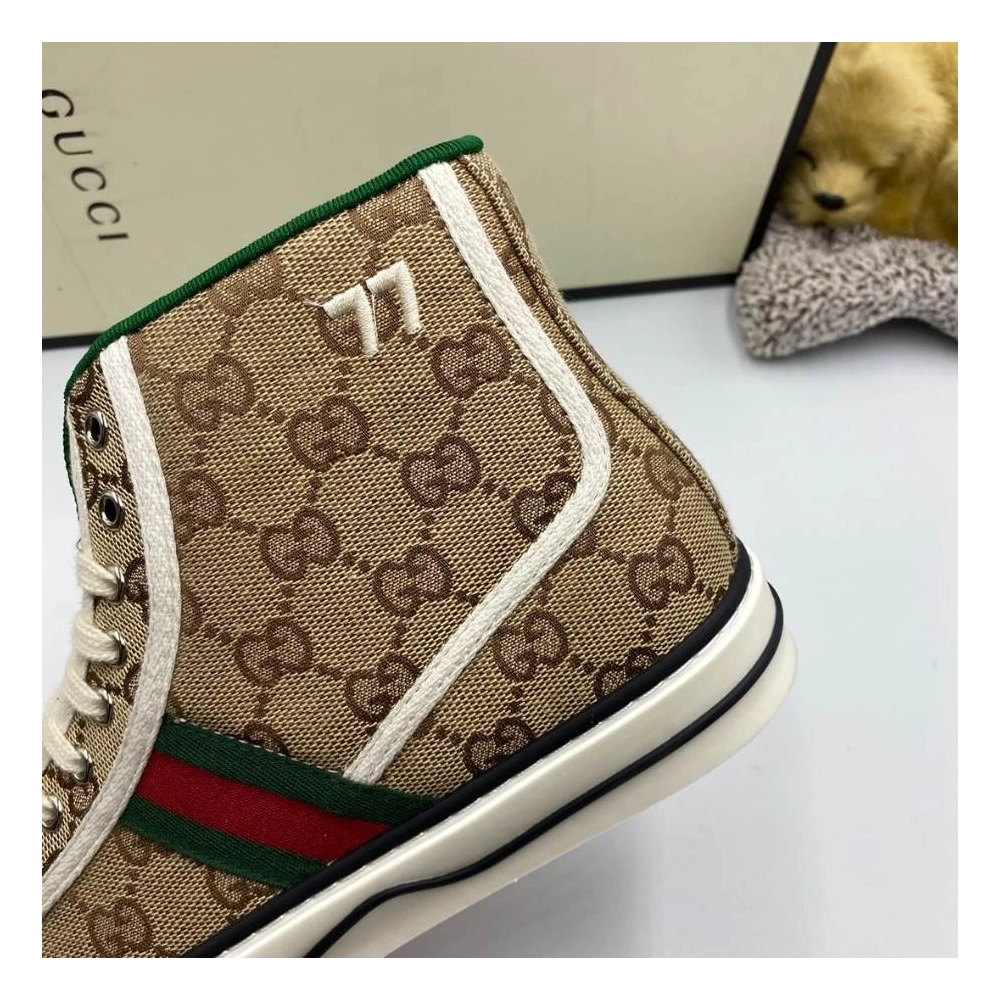 FashionStatement,GUCCI,IconicStyle,ItalianCraftsmanship,LuxuryFootwear,SNEAKER