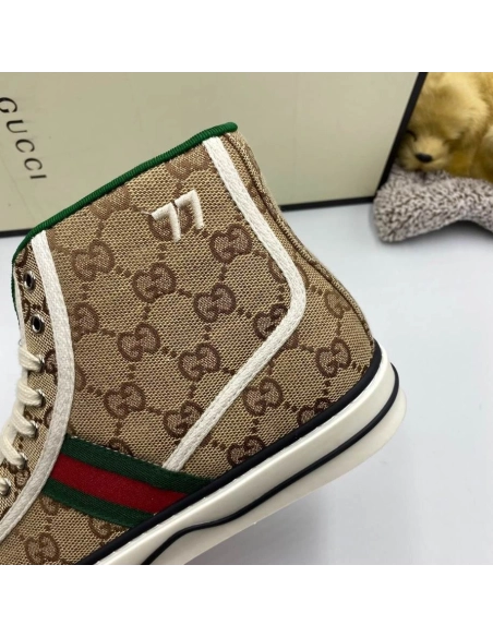 FashionStatement,GUCCI,IconicStyle,ItalianCraftsmanship,LuxuryFootwear,SNEAKER