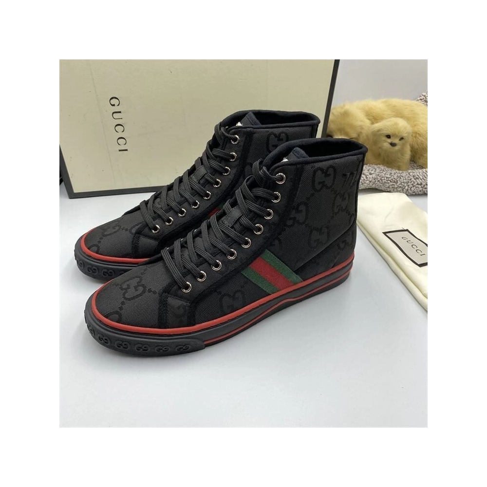 GUCCI,IconicStyle,LuxuryFootwear,SNEAKER