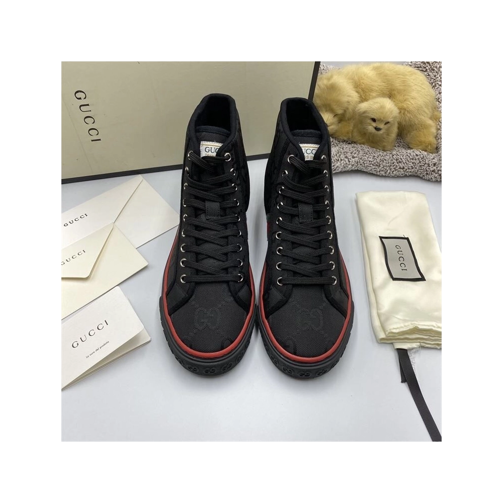GUCCI,IconicStyle,LuxuryFootwear,SNEAKER