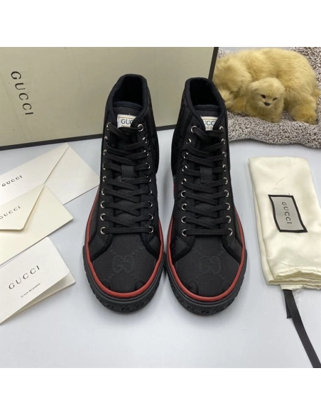 GUCCI,IconicStyle,LuxuryFootwear,SNEAKER