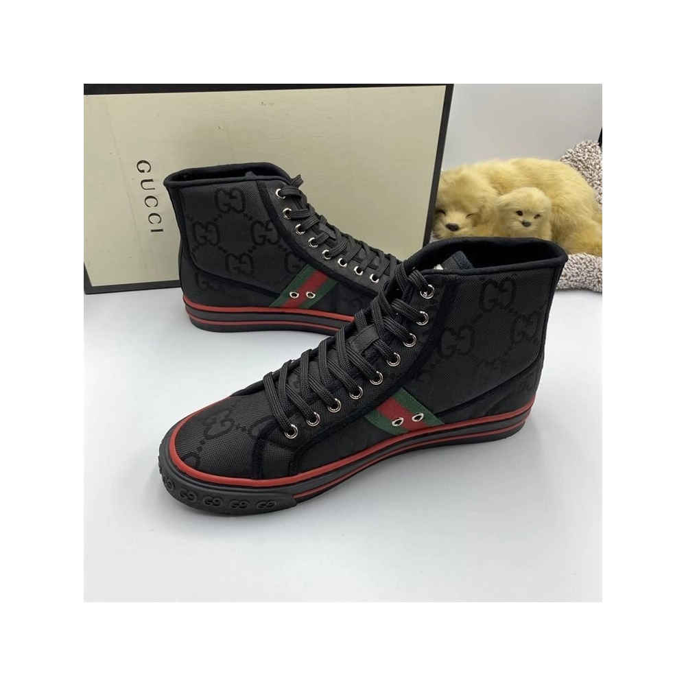 GUCCI,IconicStyle,LuxuryFootwear,SNEAKER