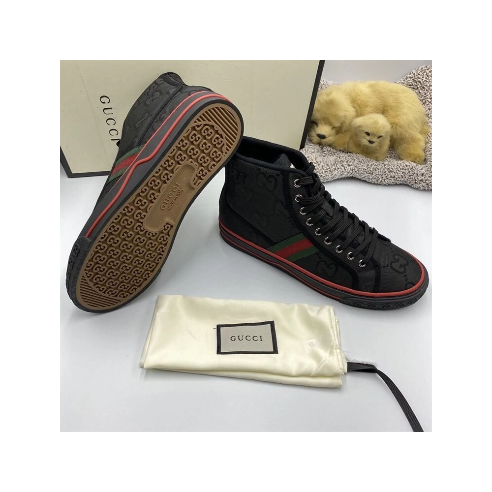 GUCCI,IconicStyle,LuxuryFootwear,SNEAKER